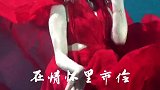 姑娘在水下唱《出山》你见过么唱歌还非常好听，佩服！
