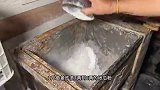 70岁奶奶每天用60斤鲜鱼肉做特色小吃，薄薄1张就要敲打200多下