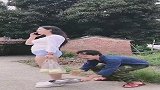 事实证明，女人玩手机时，其他都是浮云！