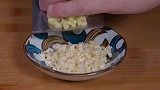 炒豆腐皮不要先放油，都加一个步骤，出锅爽口入味，比肉还好吃