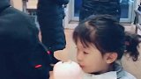 妹妹就好吃这口，一条鱿鱼她说这是蛇精，她吃头让哥哥吃手