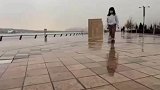 女孩翻跟头失误，却成就了“经典”