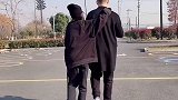 养了十几年的神兽功能：顶嘴 花钱 气人 不能退货 还得天天投资 关键一搂她老爸老爸的心就好慌血压飙升 难搞哦！