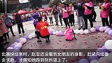 跑步-17年-尴尬！男子在跑步比赛终点准备求婚 结果女友跑错道-新闻