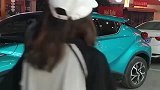 第一次搭朋友的顺风车，小姐姐洋相百出！