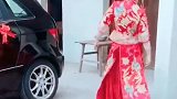 没才艺不敢结婚系列，没想到新娘还真有两下子，太搞笑了！