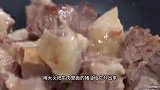 牛肉像我这样炖，软烂入味，像豆腐一样嫩，没牙的老人也能咬得动