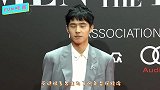 刘昊然可真敢穿，“泼墨”西装凹造型，红与黑的碰撞太精彩了