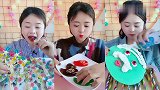 美女直播吃五彩小风车棒棒糖，各种口味任意选，是我向往的生活