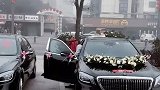 伴郎团扮成迪拜王子接亲。头顶一块布，全球你最富