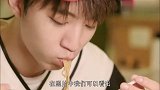 路人撞脸明星后,蔡徐坤我忍了,王俊凯也忍了,而周冬雨真忍不了