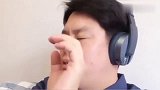 戴上了耳机全世界都是我的，这老爹实在太搞笑了，闺女实力嫌弃