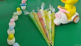 鸭妈妈给宝宝买了果酱，乔治假装鸭宝宝，还说自己长的像鸭爸爸