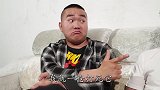 二货找老头讨要零花钱，岂料老头使计让他知难而退，太逗了！