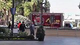 恐吓恶作剧，假扮成树人捉弄路人，真是太贱了