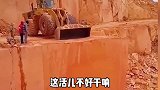 铲车司机神操作,艺高人胆大,老板都懵了