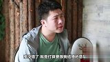 美女遇上偷包贼，热心小伙拔刀相助却被这样对待
