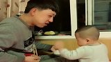 老公正在吃饭，接下来儿子的一个动作，都把老爸整懵圈了！