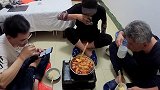 单车骑行徐闻县，单人间吃火锅，睡觉还能打地铺实惠