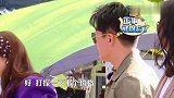 郭德纲带着金晨张梓琳两个美女逛街，出手大方原来是为了打探价格
