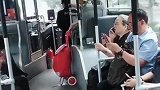 公交车上的容嬷嬷