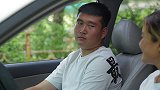 美女学车，上车就管教练要烟抽，这学员真是厉害