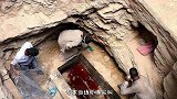 广西“七星巨棺”被打开，里面跑出一只蟑螂，专家当场被吓到了！