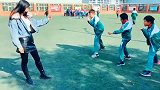 后女老师上岗后累坏小学生，没有演技哄不了她们!