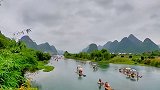 想象着如果几百年前诗人看到这样的场景，他们会有怎样的文思泉涌?  阳朔遇龙河