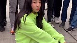 美女唱伤感歌曲，把全场都感动了！