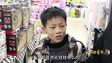 童年短剧：妈妈带表弟买玩具枪，没想到傻妞吃醋了，过程太逗了