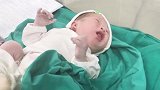 出生15分钟的小宝宝，嘴巴就没有合上过，没问题吧