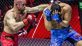 八角笼内俄罗斯选手打着打着就失控了 裁判拦都拦不住