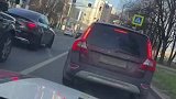 当音乐家们遇到堵车，这不就是堵车时候的乐趣吗？