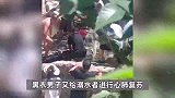 父亲为救孩子自己溺水，好心人合力救援：他不会游泳，我不能眼看着他失去生命