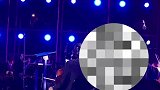 高校晚会彩排现场师生互怼，学生因太冷抗议，老师：一切为效果服务
