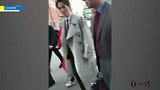 路人镜头下的男：五官和身材太优越，这颜值是真实存在的么