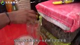 小伙街头卖柠檬汽水1元1杯，每天顾客爆满，却没人购买