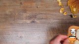 别再将速冻饺子水煮了，教您一招，比直接水煮的好吃多了
