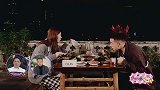 金晨吃四川特辣火锅,一口下去被辣出眼泪,卡斯柏更绝