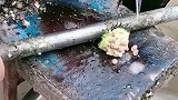 也不知道农村大姐挤压的是什么果实，看着真是太解压了。