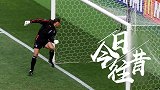 《今日往昔》-小罗35米诡异任意球戏耍希曼 巴西2球淘汰英格兰