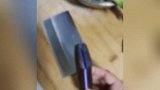 客服回应张小泉菜刀拍蒜时断裂：每款材料不一样，比较硬的刀具就容易断裂