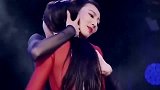 还记得她们的舞蹈吗，真的是女人狠起来没男人啥事，太帅了！