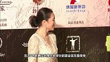 巩俐出席午宴！黑色毛衫配红裙，54岁的她诠释东方美