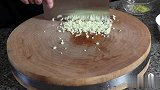 夏天不想开火，试一下排骨这种做法，蒜香味美，孩子天天吵着吃