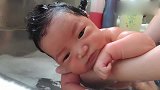 萌到爆炸的新生儿宝宝洗澡视频大合集，看的我的心都要被萌化了