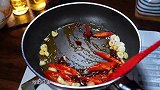 吸饱了汤汁的白菜炖豆泡，香辣入味，配米饭真的绝了