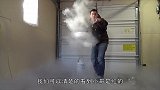 液氮怎么冻住水老外用热成像仪记录下，这一幕太神奇