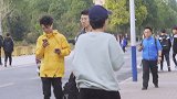 小短腿假装牵错人说小哥哥是自己男朋友，小哥哥一脸懵逼